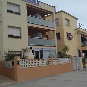  Pensión Hostal Cubelles